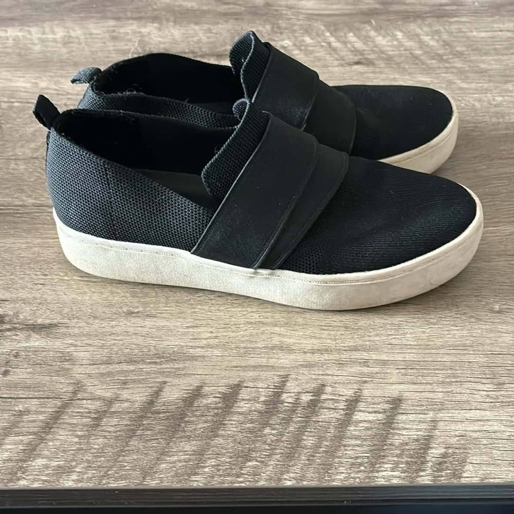Dolcetta Luna platform slip on shoes size 6.5